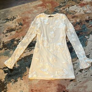 Beautiful White Mess Mini Dress with Floral Details and Bell Sleeves Size L
